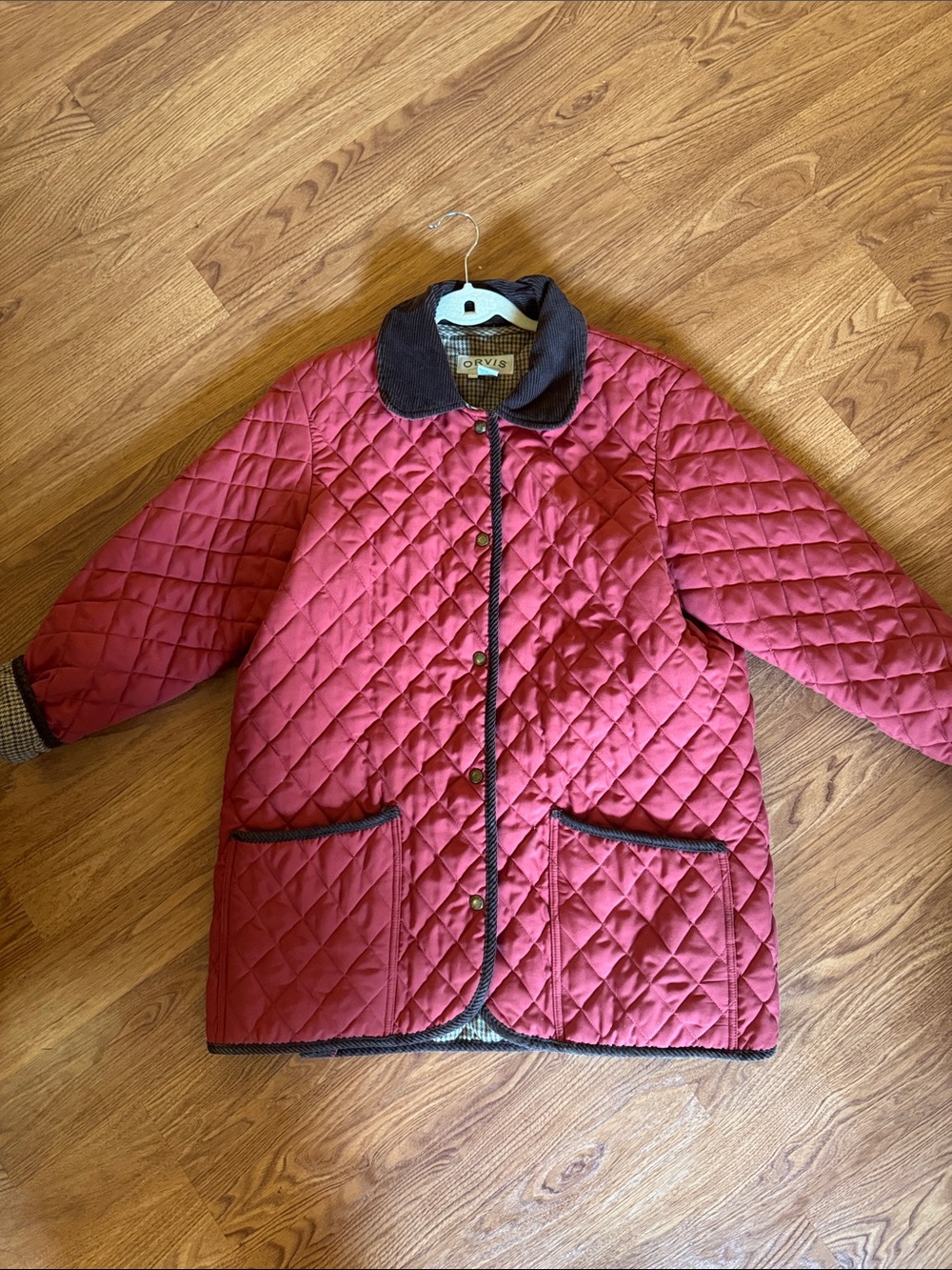 Orvis Quilted Salmon Women’s Puffer Jacket with Dark Brown Corduroy Collar/Trim